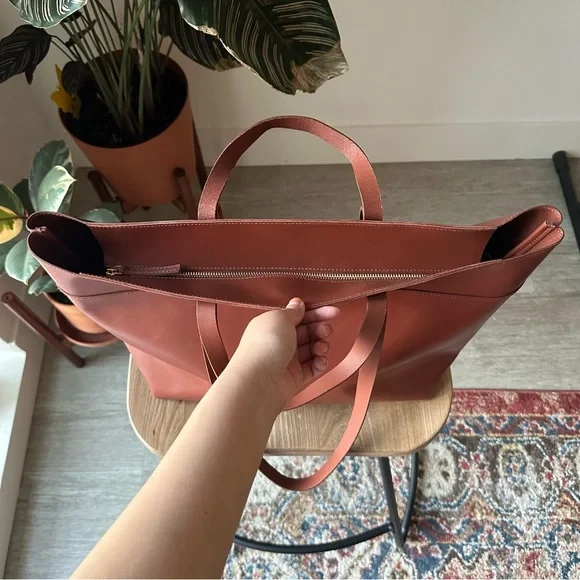 Madewell the Zip Top Essential Tote in Warm Cinnamon - Picture 7 of 15